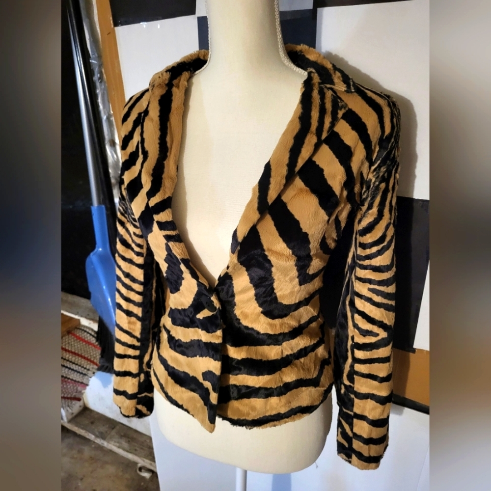 EUC What Comes Around Goes Around Button Up XS Animal Print Blazer